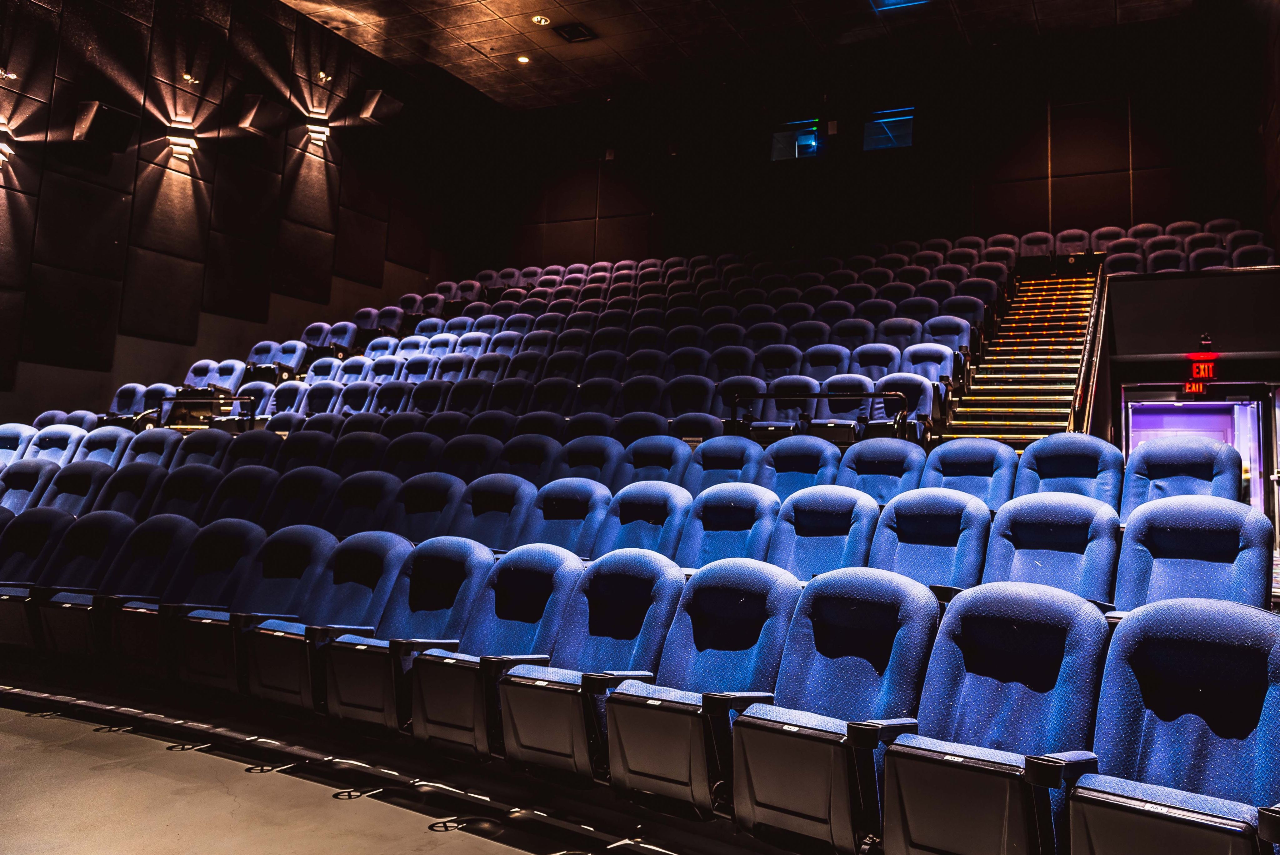Butacas de cine azules.